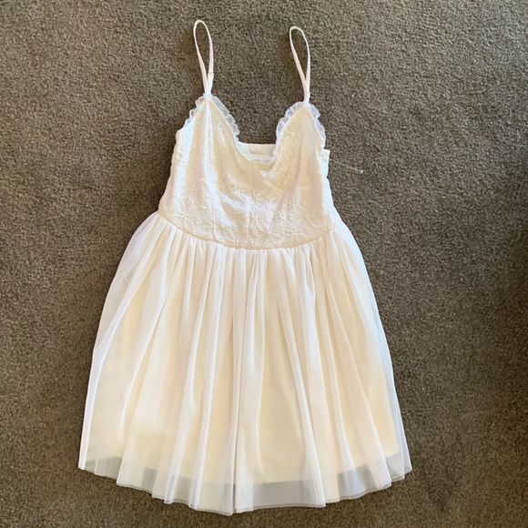 Sans Souci Dresses & Skirts - San Souchi Lace and Toole Dress Summer Spaghetti Strap Dress